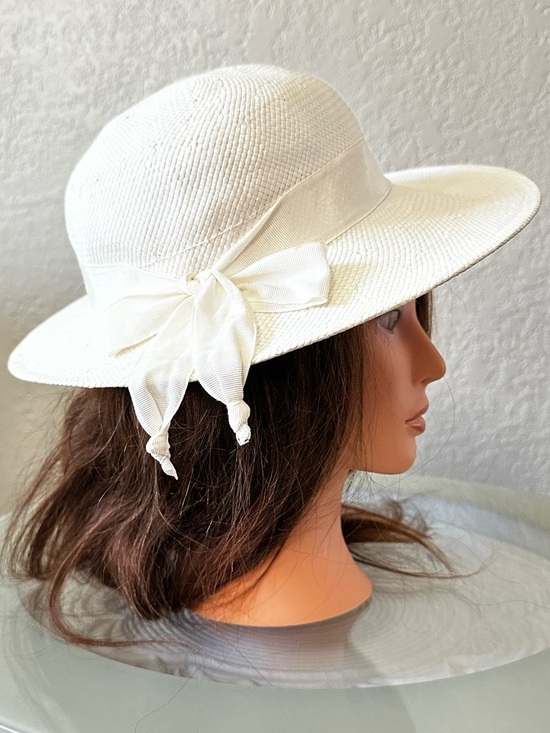 no brand Accessories - Vintage Women's Cream Straw Cloche Sun Hat with Decorative Bow 12 1/2” clean